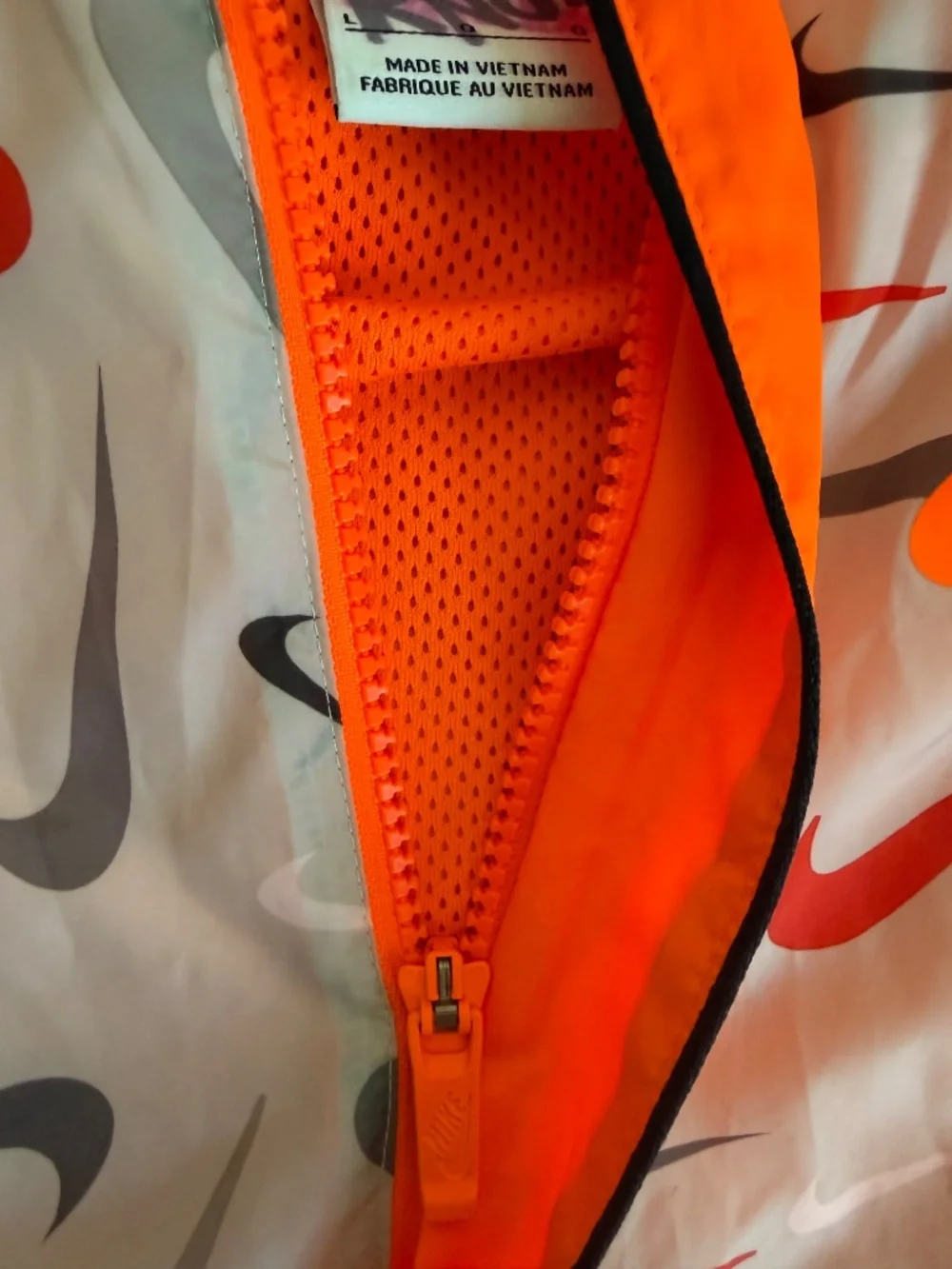 Nike boys windbreaker jacket size large